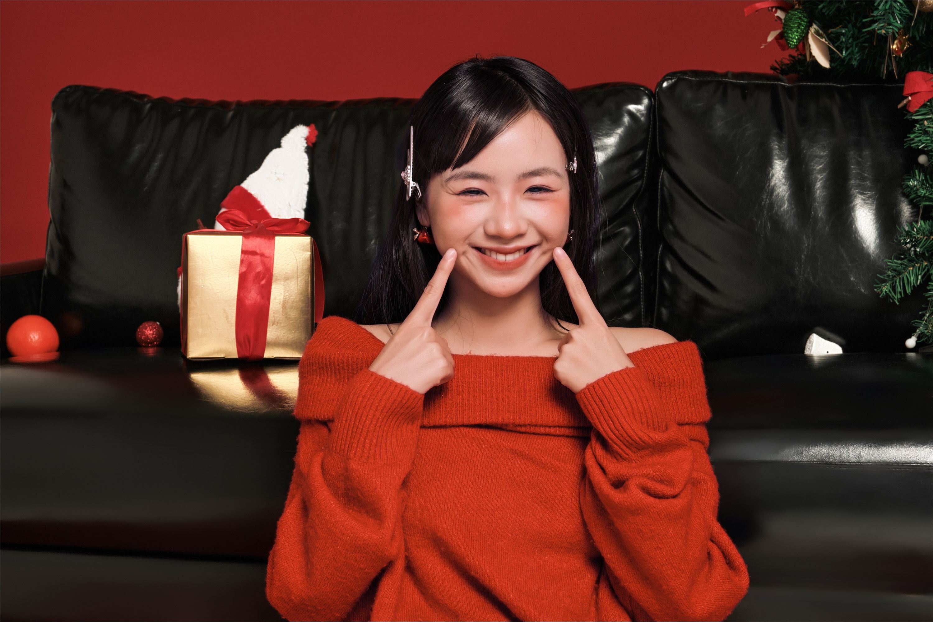 YITUYU艺图语 2025.02.01 红色圣诞 是三金呀